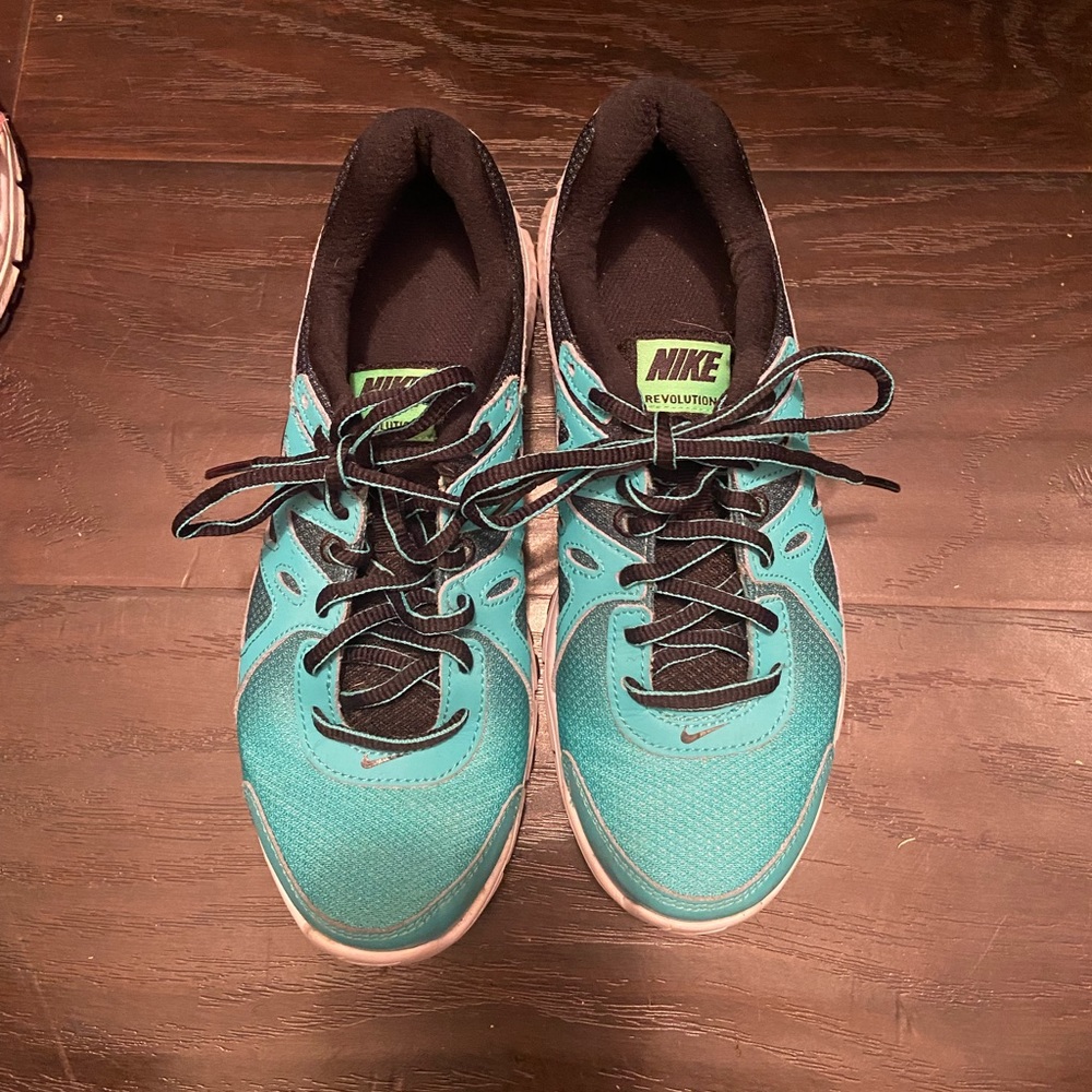 Women’s Running shoes Nike Revolution 2 teal sneakers 6.5